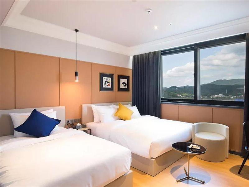 Brown Dot Hotel Jinju Buitenkant foto