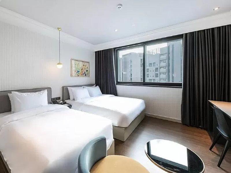 Brown Dot Hotel Jinju Buitenkant foto