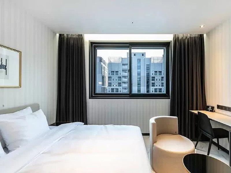 Brown Dot Hotel Jinju Buitenkant foto