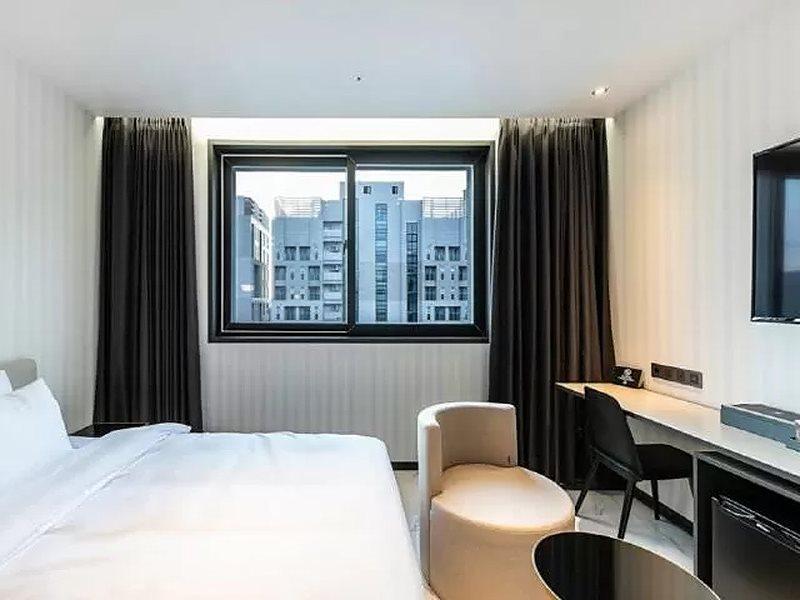 Brown Dot Hotel Jinju Buitenkant foto