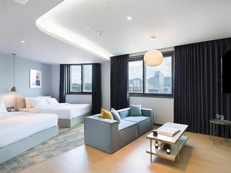 Brown Dot Hotel Jinju Buitenkant foto