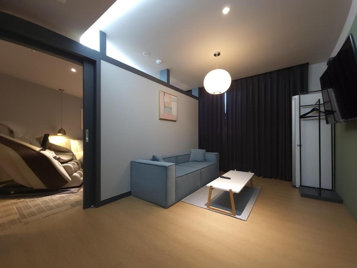 Brown Dot Hotel Jinju Buitenkant foto