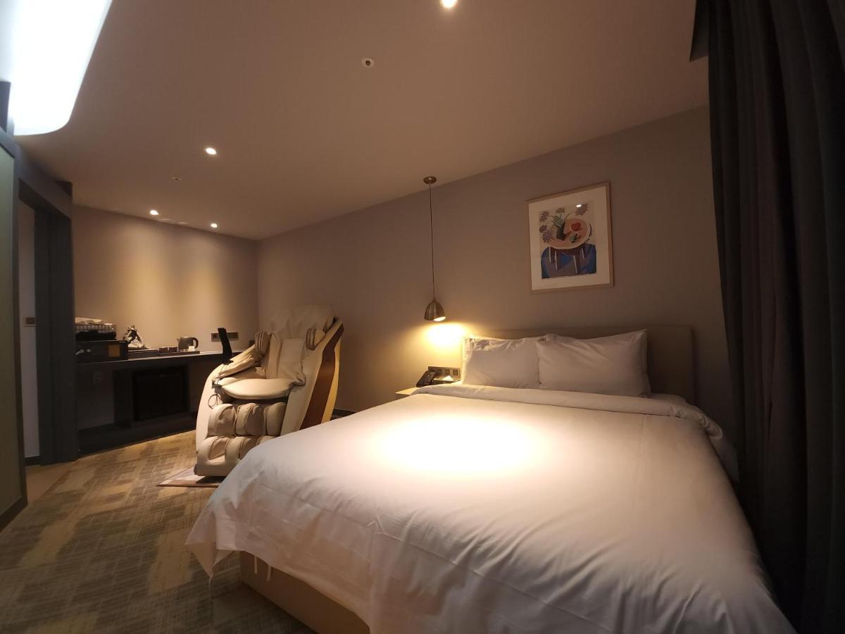 Brown Dot Hotel Jinju Buitenkant foto