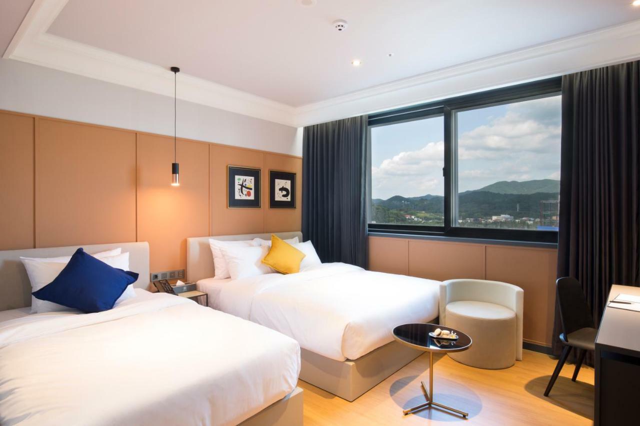 Brown Dot Hotel Jinju Buitenkant foto